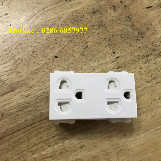 Ổ cắm đôi 3 chấu đa năng - WEV1582SW