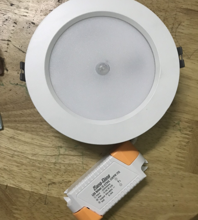 Đèn led downlight cảm biến 9W