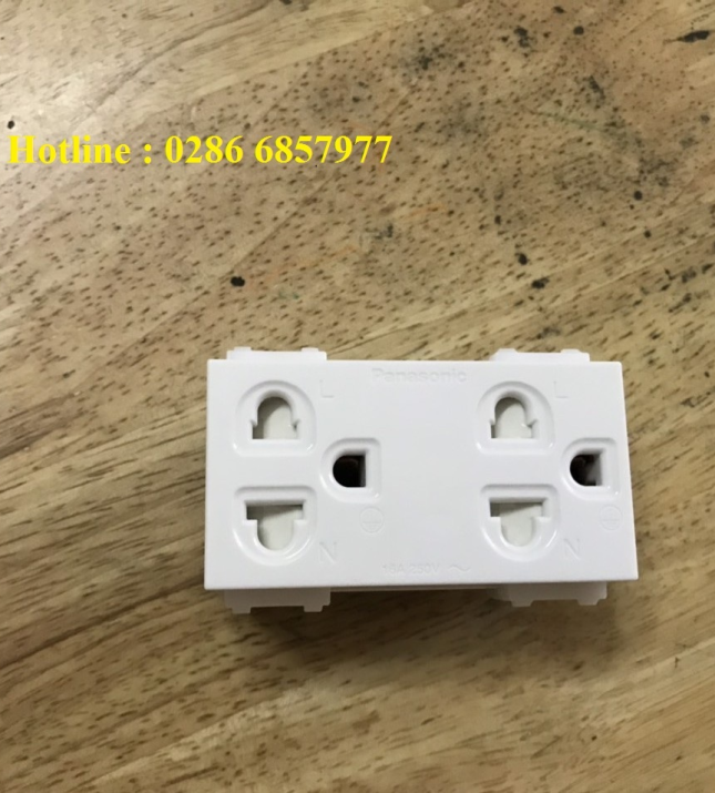 Ổ cắm đôi 3 chấu đa năng - WEV1582SW